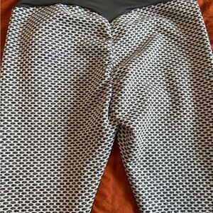 Viral Butt Lifting Gray and White Patterned Leggings